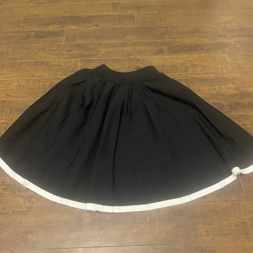Black pleated skirt - Picture 7 of 7